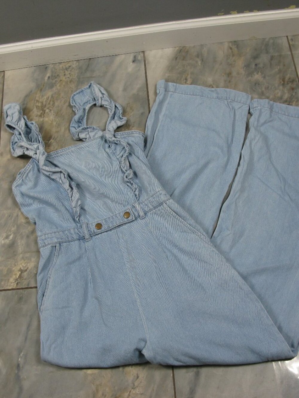 Forever 21 Denim Ruffle Strap Overalls Size Small - Picture 3 of 5